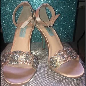 Size 6W Blue by Betsey Johnson Gina gem champagne